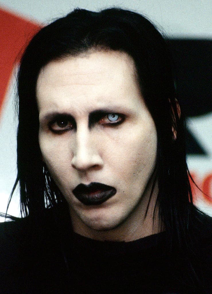 También participó en varias películas, pero en 2006 dirigió la película ‘Phantasmagoria: The Visions of Lewis Carrol’.