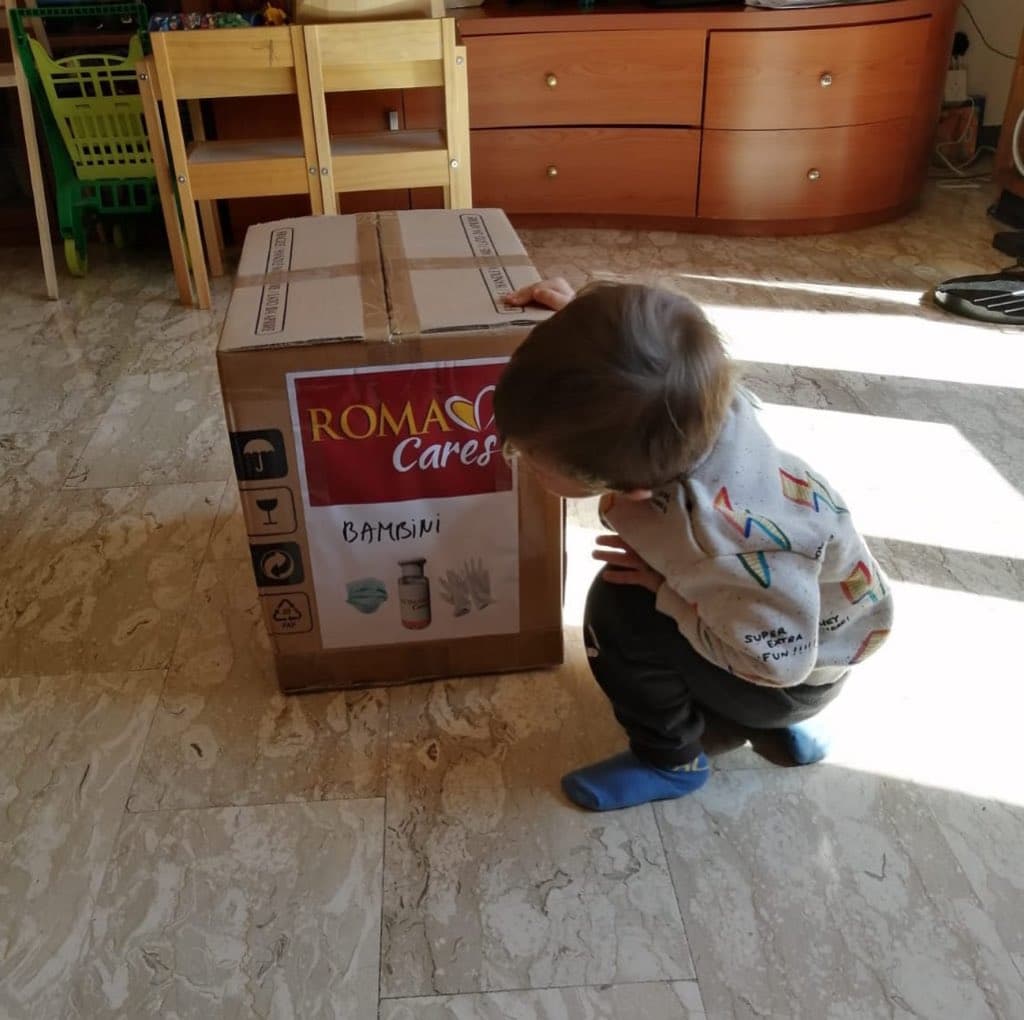 Así, visitó diversas casas de sus socios para entregarles el apoyo del club para hacer frente a la contingencia.