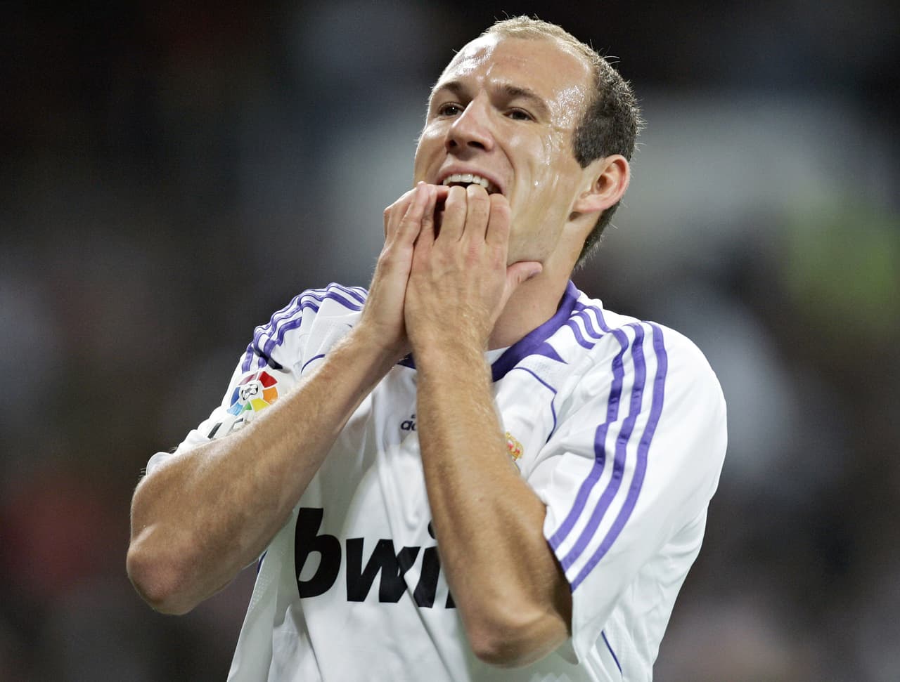 Tras los
<i>Galácticos, </i>el Real Madrid intentó repetir la fórmula, pero sin éxito. Caso de Arjen Robben, quien en dos temporadas no llenó las expetactivas. Se marchó al Bayern Múnich, donde es figura.