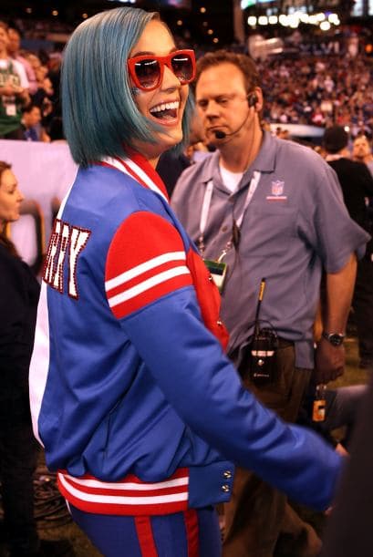 aunque no le ha ido bien en el amor, Perry no borra su bella sonrisa.