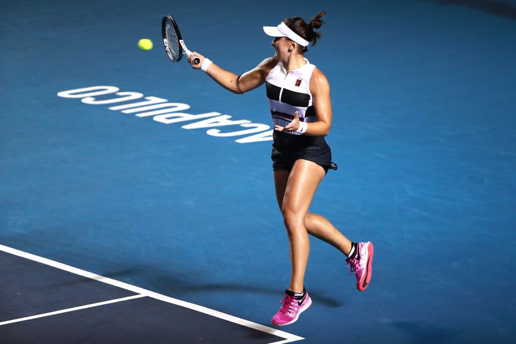 Andreescu metió cuatro aces en el primer set, dando muestras del poder con su servicio, pero acabó entregando el primer parcial con la estadounidense por 6-4 en 33 minutos.