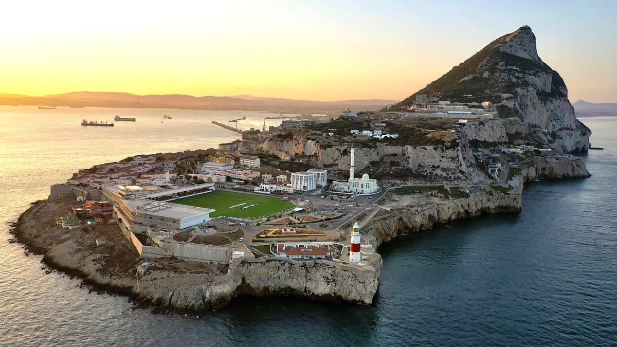 Europa Point Stadium, ubicado en el Peñón de Gibraltar.