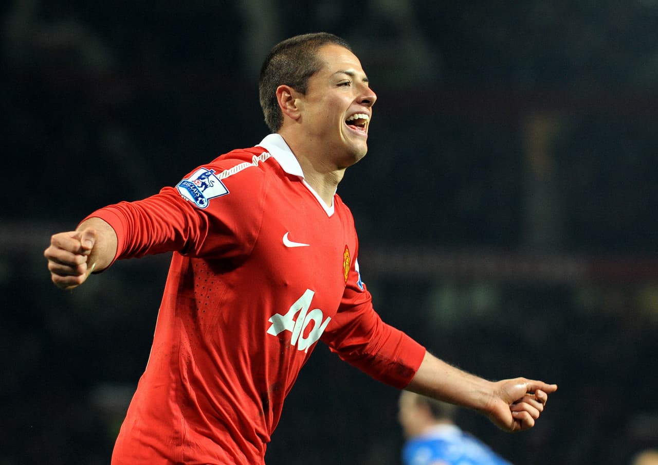 Javier 'Chicharito' Hernández llegó a Manchester United a sus 22 años con el precedente de una campaña exitosa con Chivas durante cuatro temporadas.
