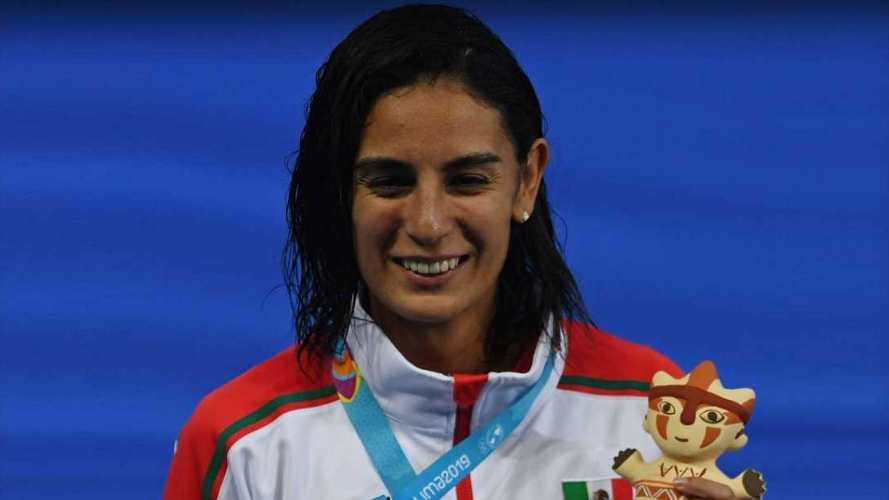 Paola Espinosa felicitó a clavadistas y en redes llovieron las burlas
