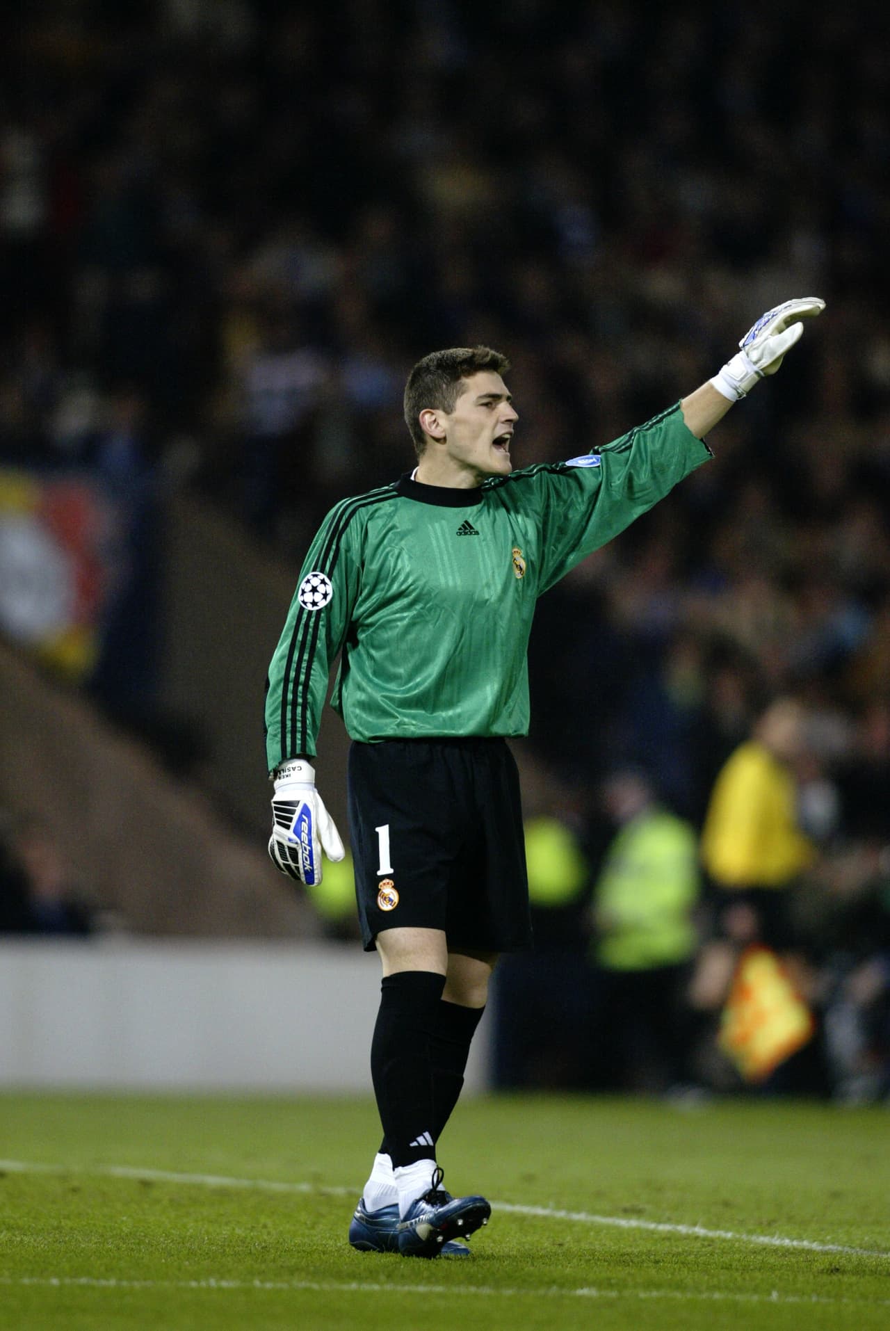 2001-2002: segundo título con Real Madrid al vencer 4-1 a Bayer Leverkusen en la final.