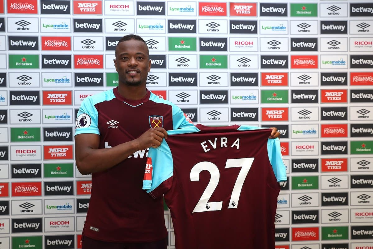 ‘Chicharito’ se reencontrará con un amigo; Evra firmó con West Ham