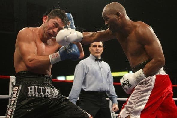 Hopkins, de 44 años, demostró estar en gran forma atlética y boxística.