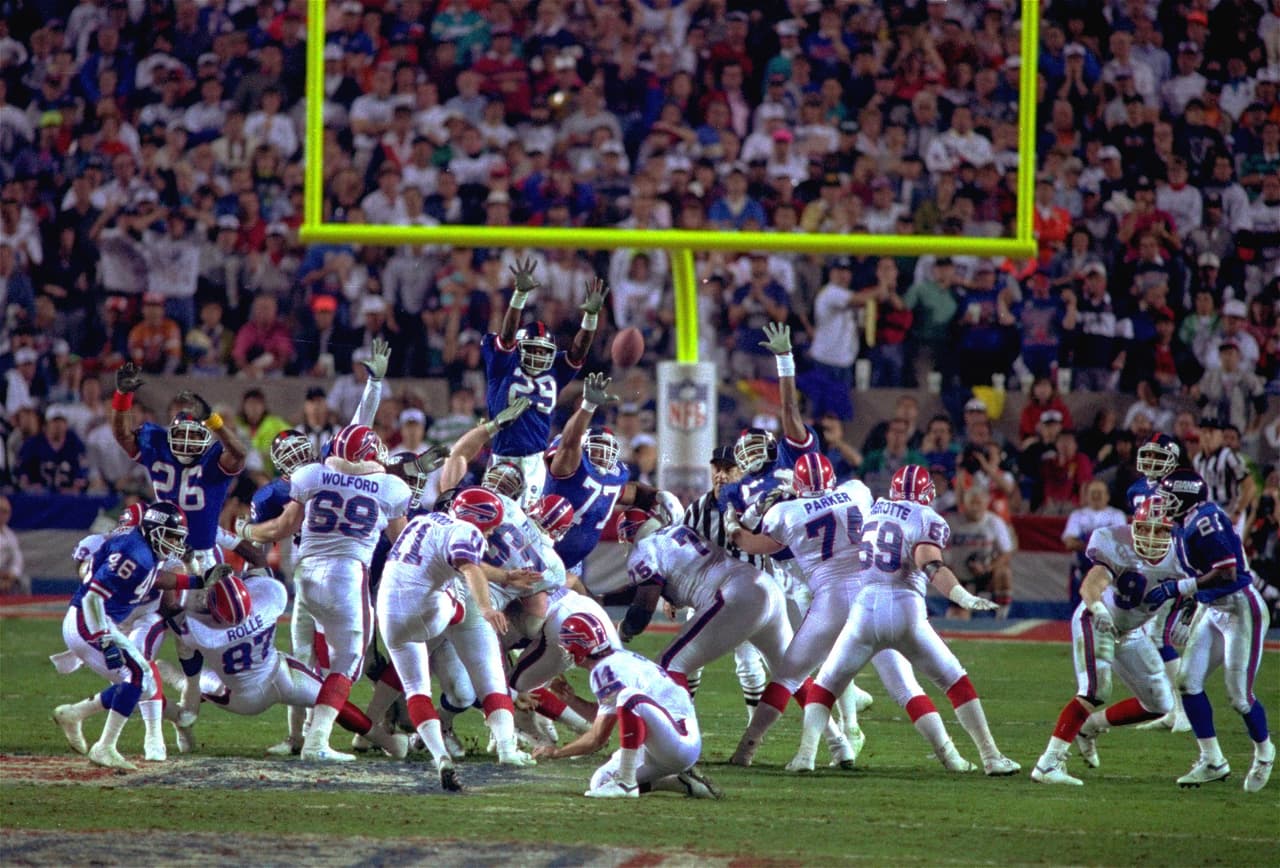 <b>8) XXV (1990) Giants 20-19 Buffalo Bills:</b> Un juego muy disputado y entretenido entre Giants y Bills que llegó a lo último, un intento de 47 yardas de Scott Norwood que se fue desviado y triunfó New York.