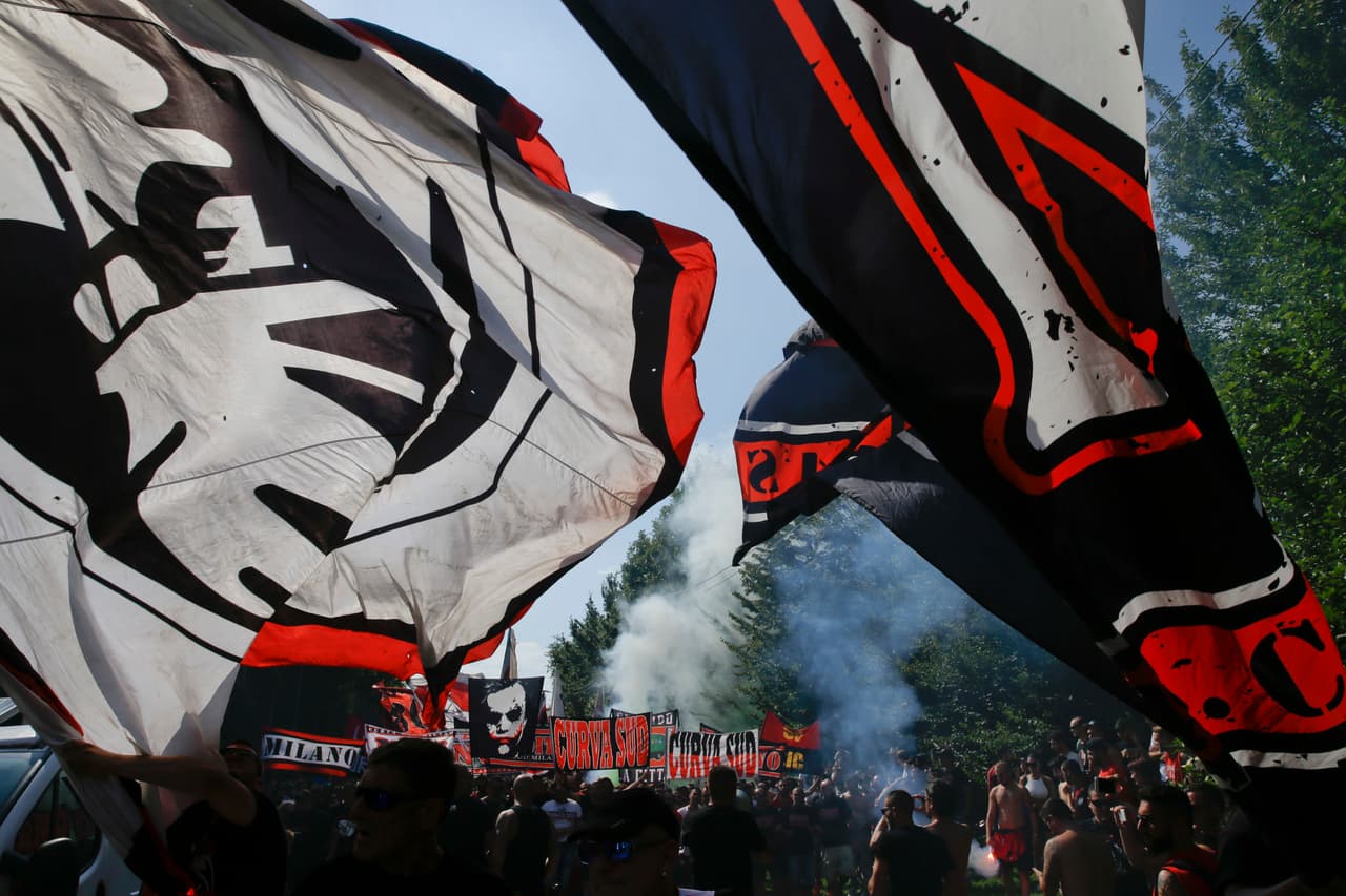 El lugar 11 le pertenece al AC Milán con 39.464.252 seguidores en redes sociales.