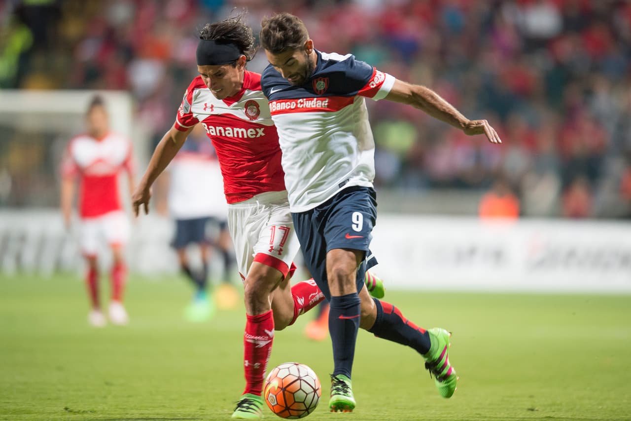 Con San Lorenzo de Almagro, Cauteruccio alzó la Copa Libertadores 2014 haciendo goles importantes en el equipo de Edgardo Bauza.