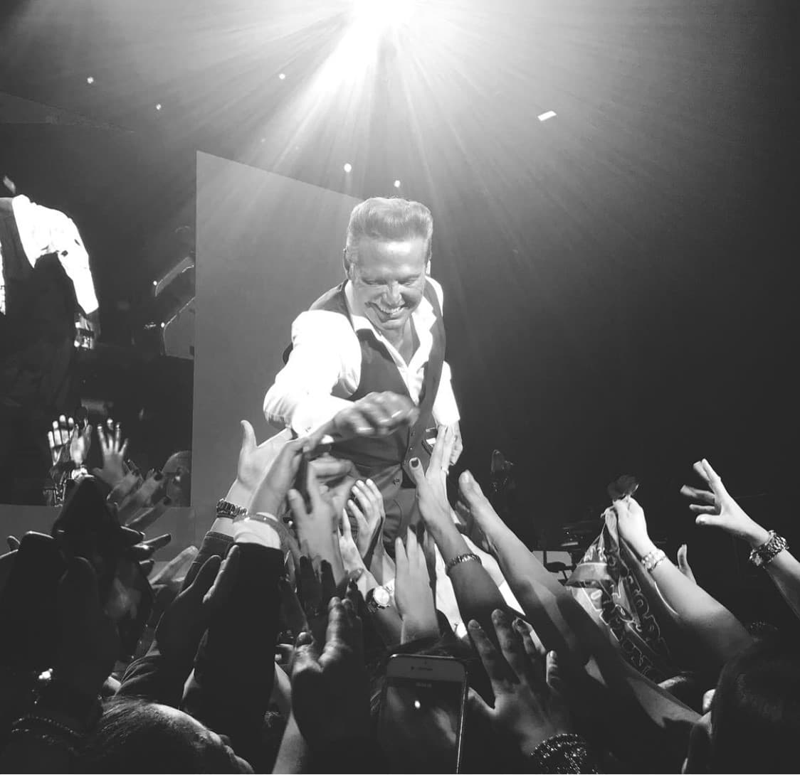 Según el empresario peruano, Luis Miguel se presentó en un restaurante llamado Muelle Uno que se encontraba en Costa Verde Perú.
<br>