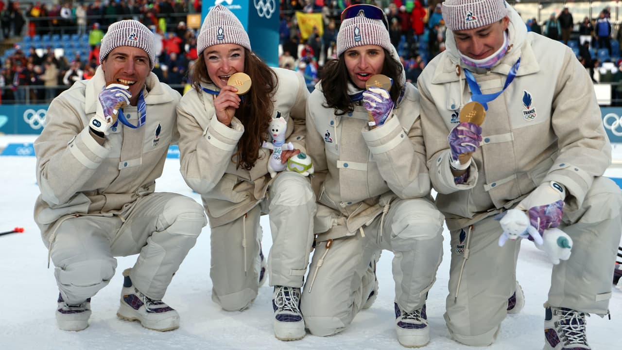 Francia se lleva su primer oro de Milano Cortina 2026 en el biatlón