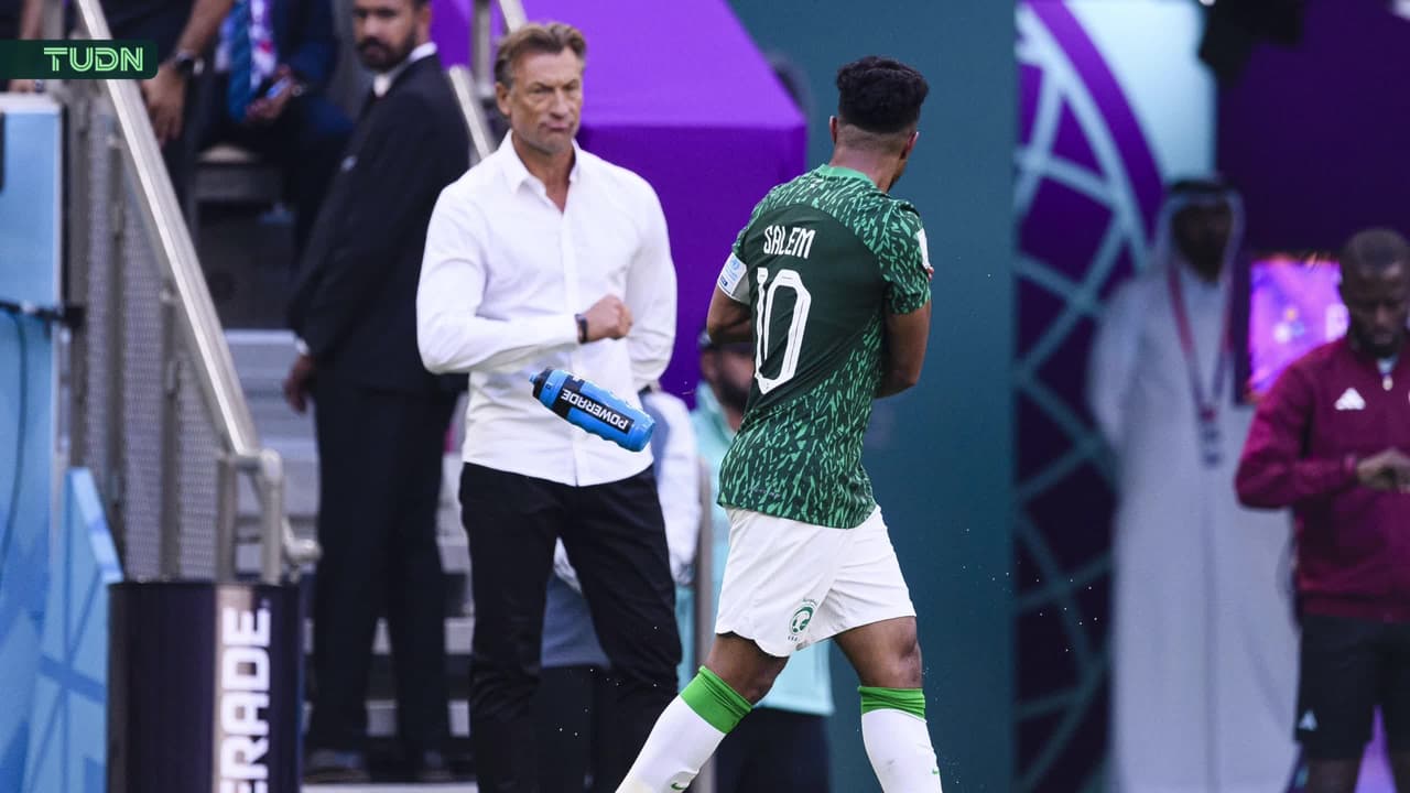 Hervé Renard emociona con discurso a sus jugadores: "Tienen la oportunidad de participar en un Mundial"