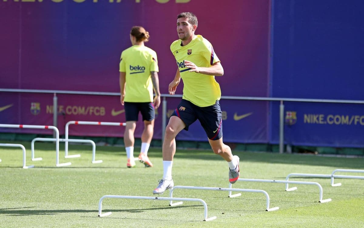 El astro argentino presentó una contractura en el cuádriceps de la pierna derecha. Aunque no es considerada una lesión grave, el cuadro blaugrana buscará la pronta mejoría del atacante para su reincorporación al equipo.