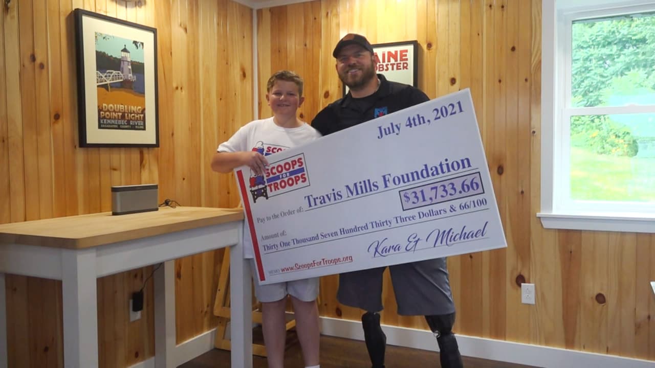 <b>En video. Este pequeño de 11 años recaudó más de $30,000 para una organización de veteranos</b>
<br>
<br>Michael Ahern, un niño de 11 años, inició hace dos años junto a su familia la recaudación de fondos “Scoops for Troops”, que le permitió donar más de 30,000 dólares a la Fundación Travis Mills este Día de la Independencia.