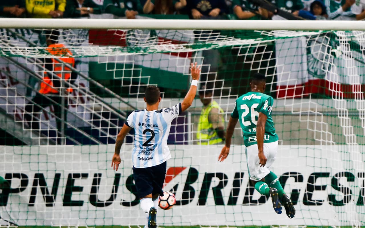 Su poder goleador es otro de los factores que hacen de Mina un defensa deseado, pues 22 tantos como profesional son un buen número para un jugador en su puesto a su edad.