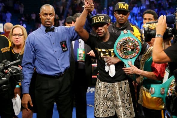 Floyd Mayweather Jr. se llevó la decisión 115-112 y 116-111 en dos ocasiones.