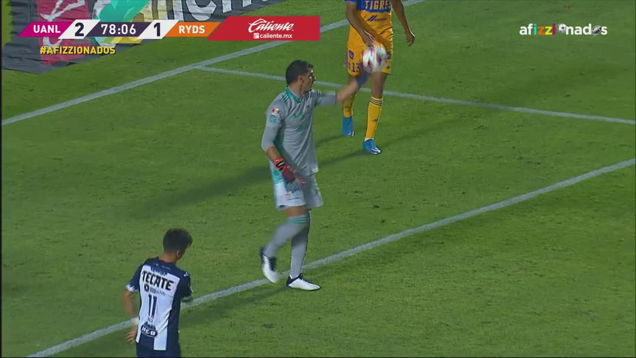 ¡Era el empate! Funes Mori se escapa y su remate pega en el poste