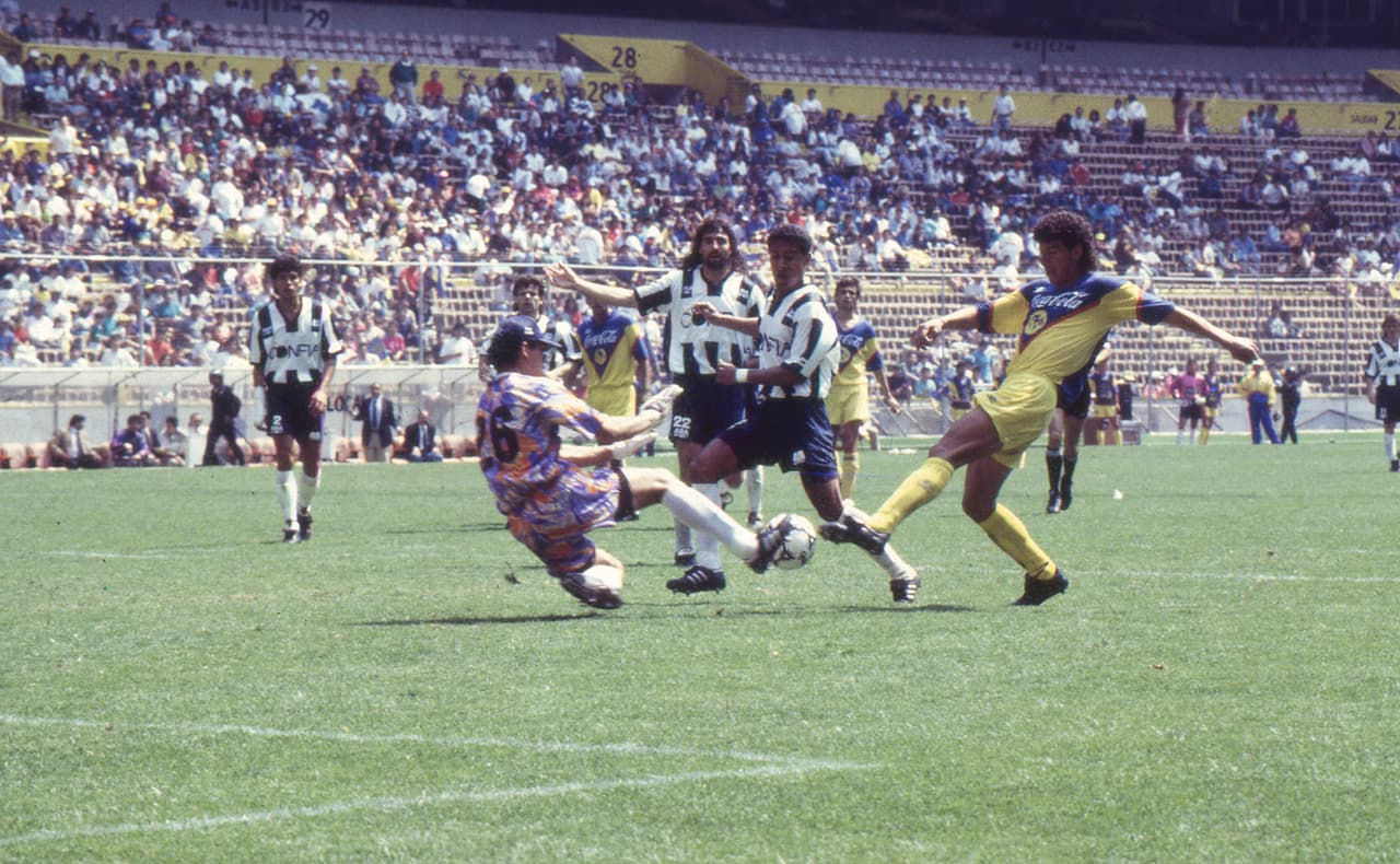 Ya que fue en la temporada 1992-1993 cuando los Regiomontanos dejaron el camino a los Azulcremas en las Semifinales al imponerse por la mínima en el global.