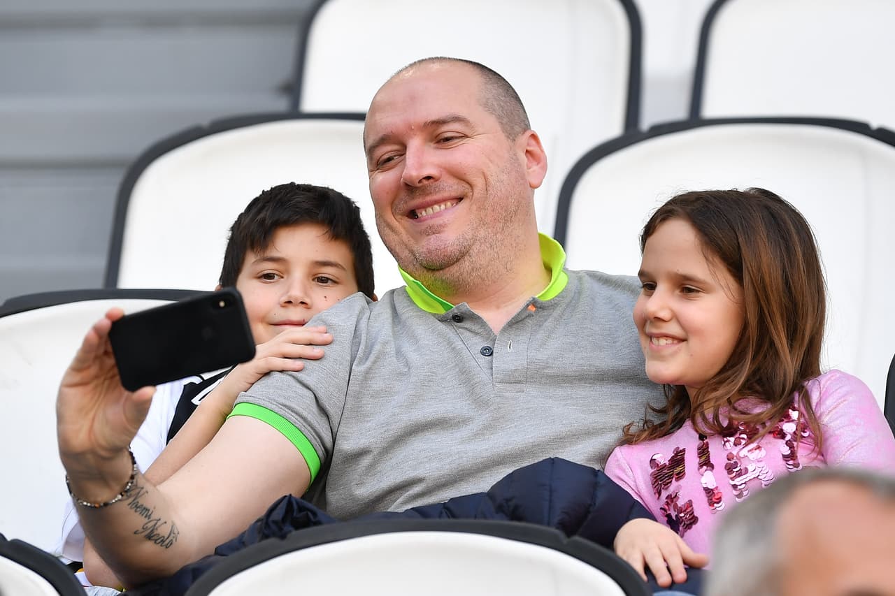 El equipo femenino de Juventus jugó su primer partido en el Allianz Stadium, donde convocó 39 mil fanáticos que vieron su triunfo 1-0 sobre Fiorentina. Así quedaron cuatro puntos arriba del segundo lugar a falta de tres fechas del cierre del torneo.