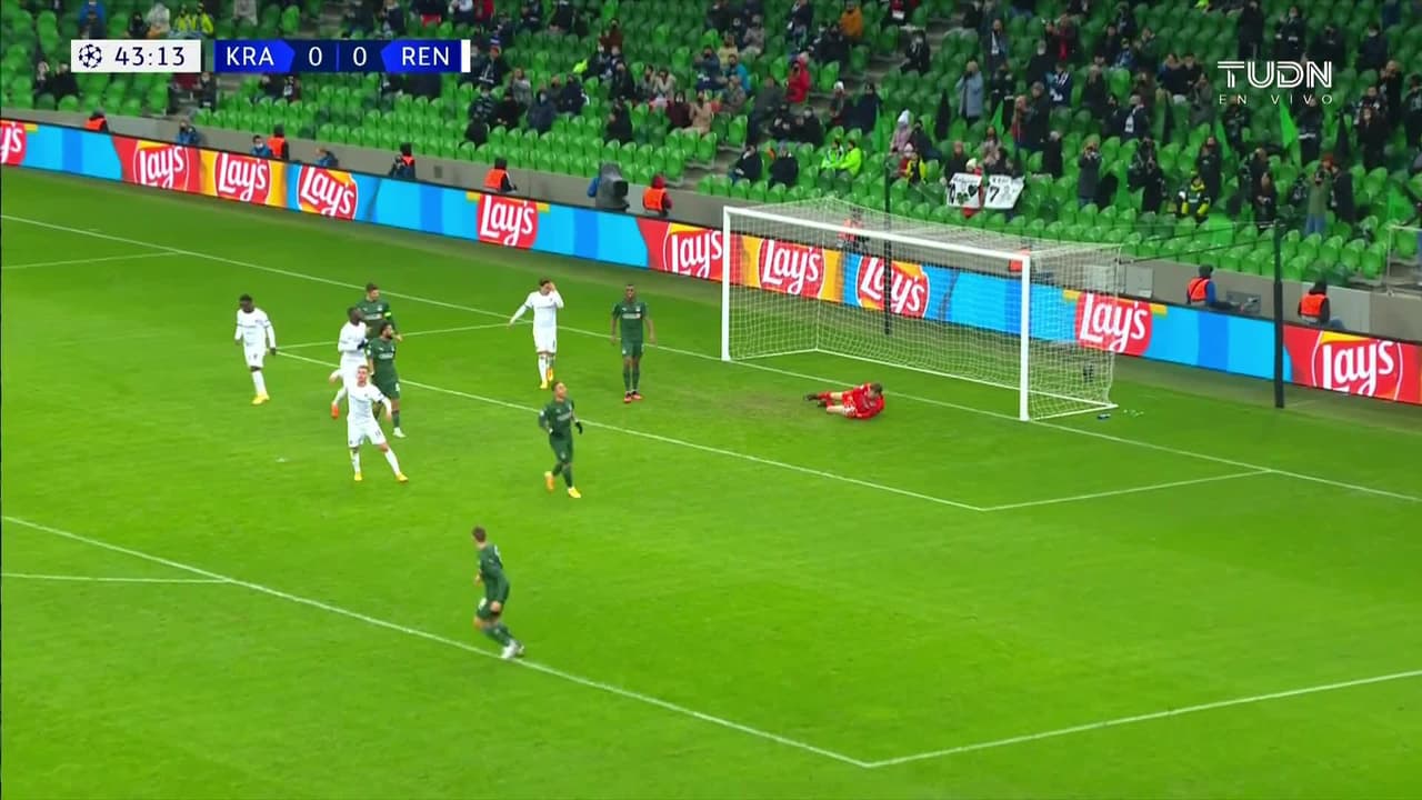 ¡TIRO ATAJADO! disparo por Benjamin Bourigeaud.