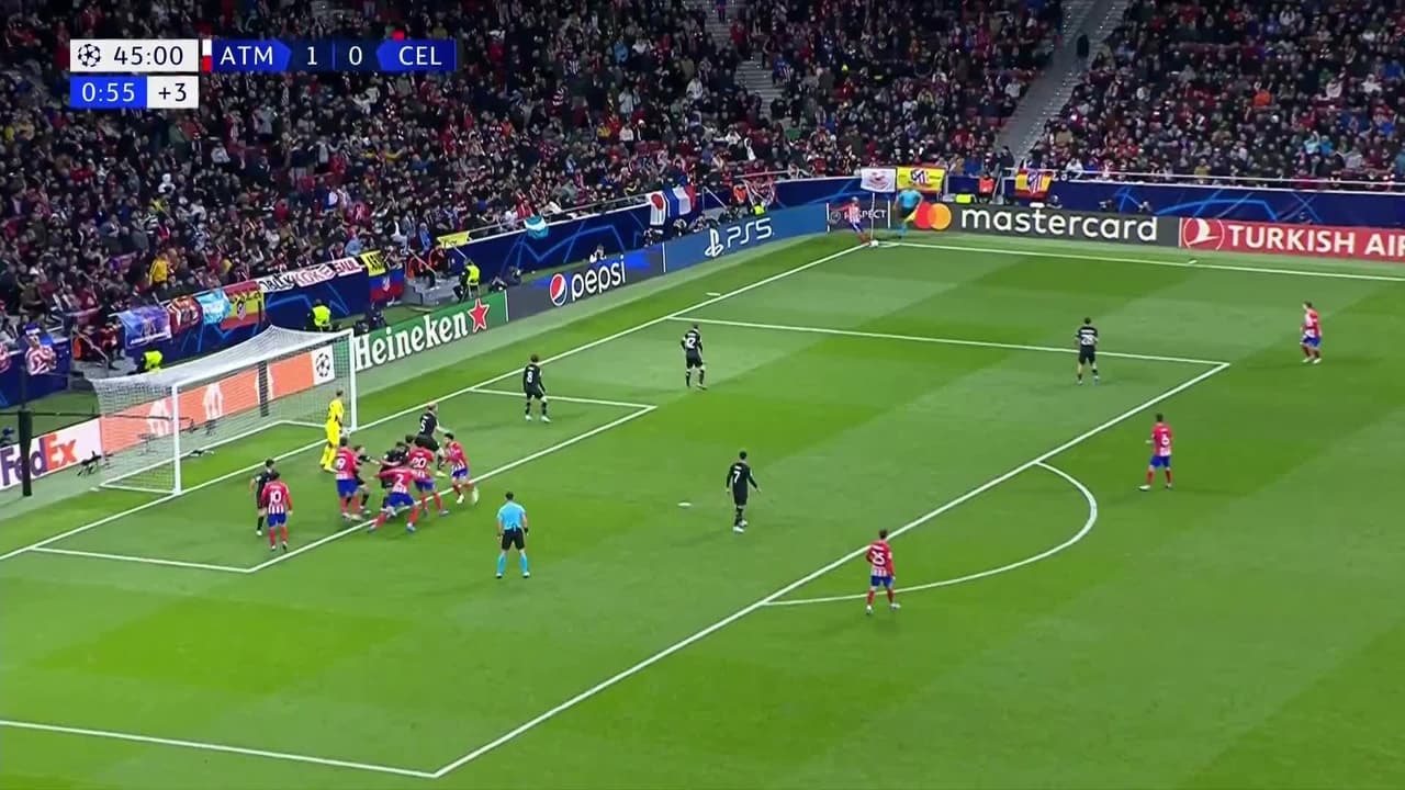 ¡TIRO ATAJADO! disparo por Antoine Griezmann.