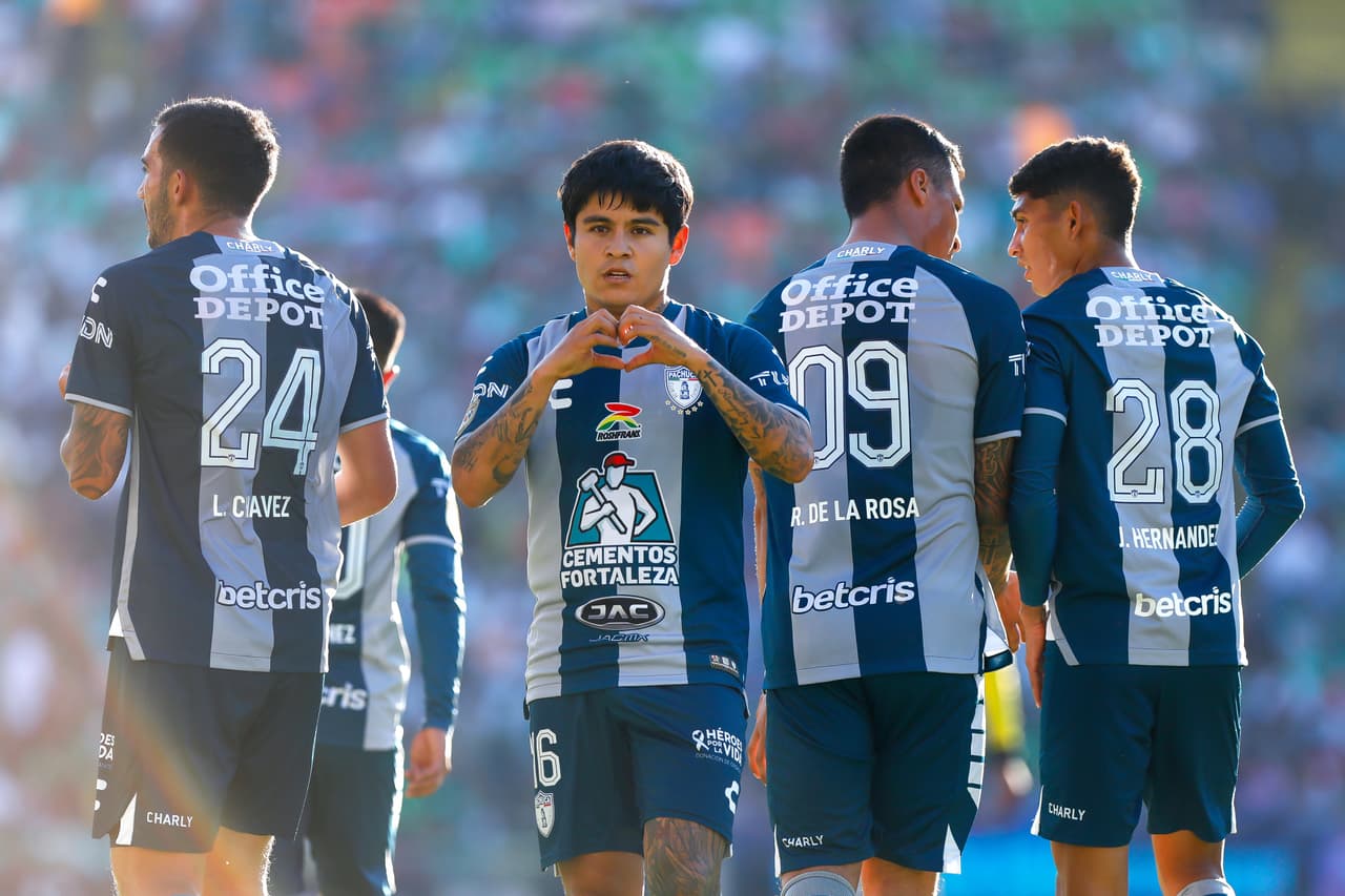 Pachuca derrotó al León como visitante para conservar el liderato del torneo con una solitaria anotación de 'Chofis' López.