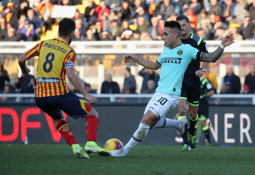 Tiene una gran gambeta y mucha potencia en las piernas para desparramar rivales a su paso, camino al área.