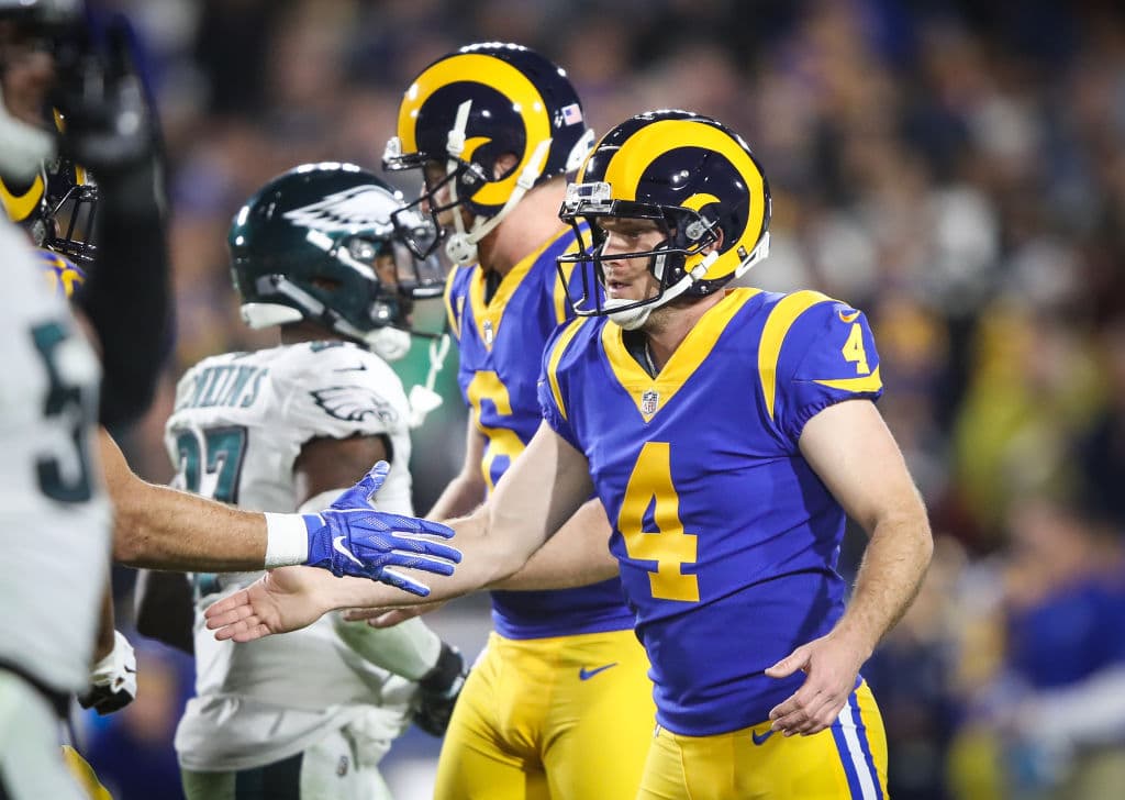 Greg Zuerlein conectaría gol de campo de 41 yardas para ampliar a 10-6 la ventaja de los visitantes a falta de 4:38 para terminar la primera mitad.