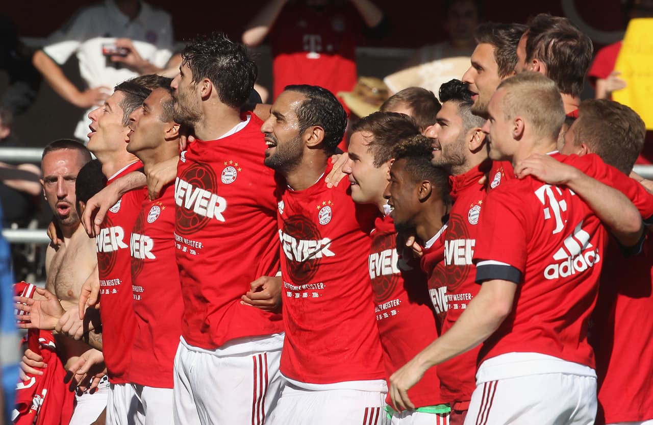 Los jugadores del Bayern celebraron su cuarto título en fila en Alemania.