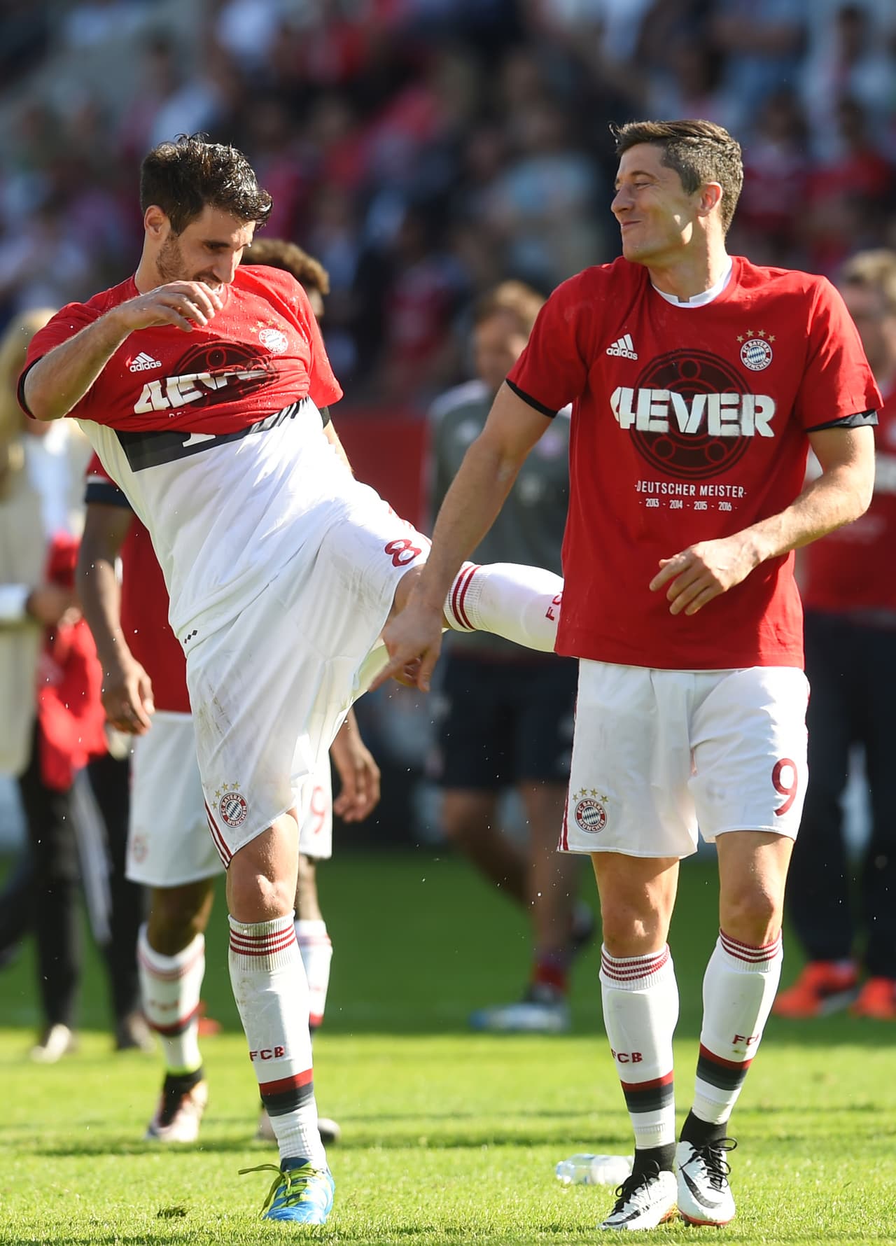 Los jugadores del Bayern celebraron su cuarto título en fila en Alemania.