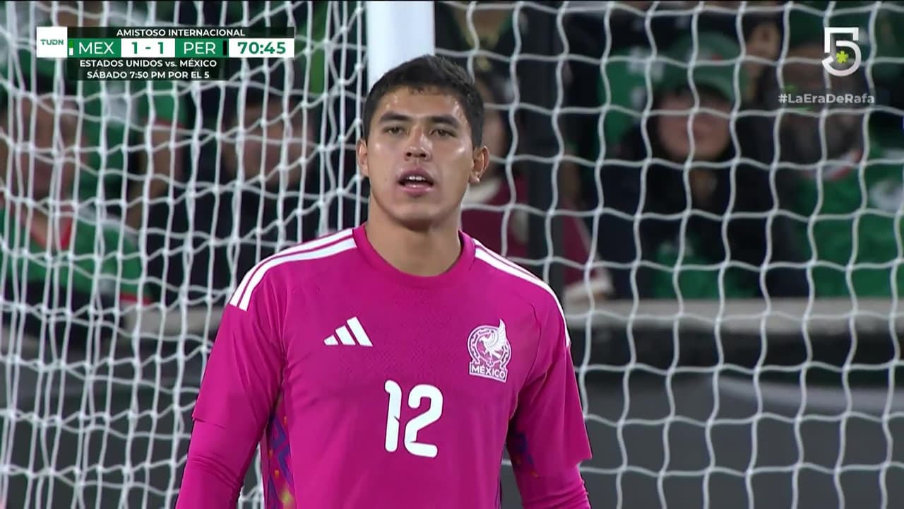 ¡México se salva del segundo de Perú con este atajadón!