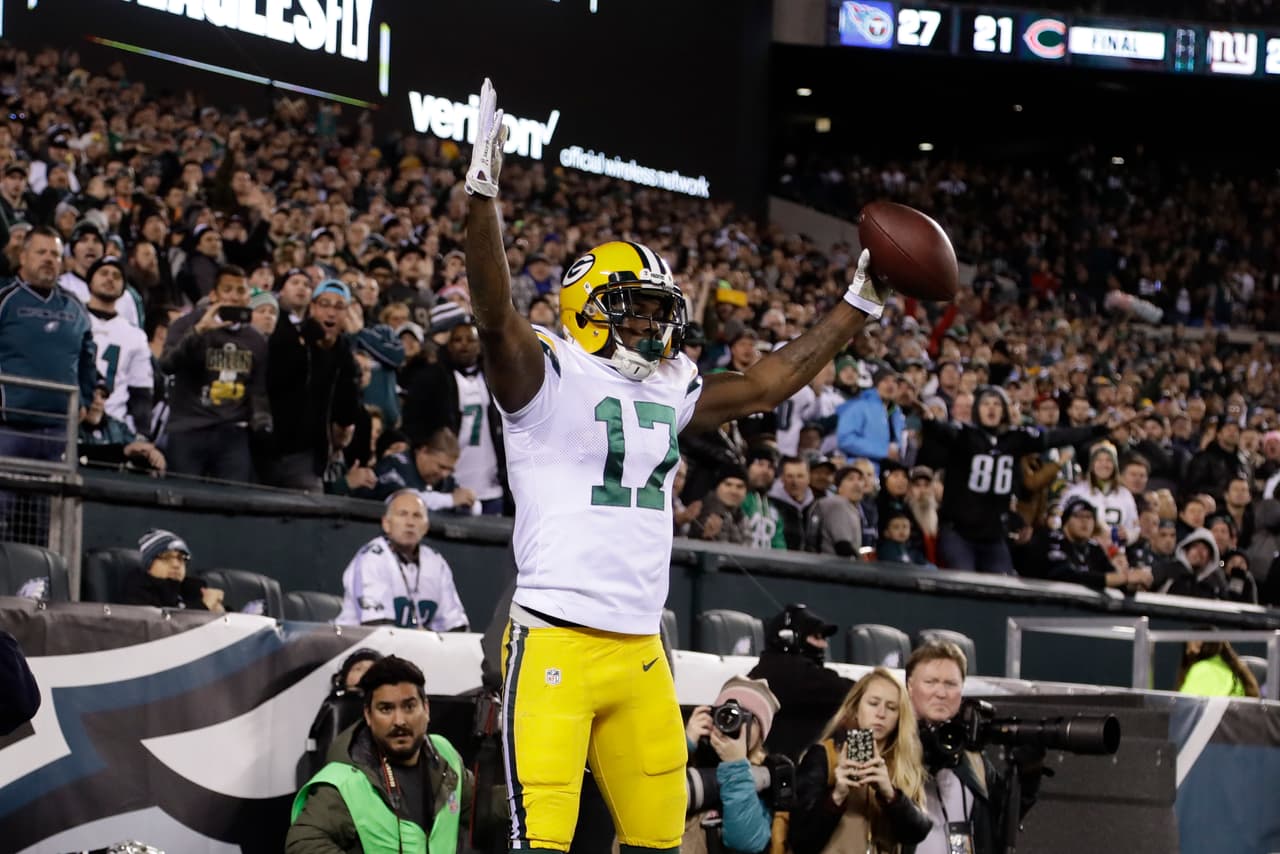 Green Bay Packers' Davante Adams reacts after scoring a touchdown during the first half of an NFL football game against the Philadelphia Eagles, Monday, Nov. 28, 2016, in Philadelphia. (AP Photo/Matt Rourke)