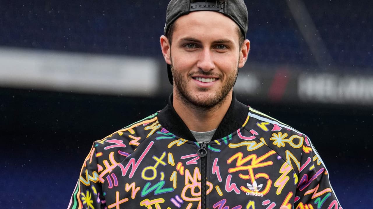 Dicen que Santi Giménez será la “atracción” del Feyenoord