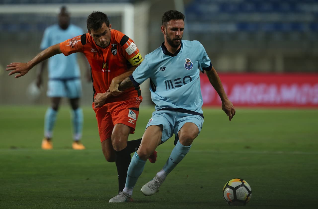 Domingo 27 de agosto - 3:15 p.m.ET/2:15 p.m.CT/12:15 p.m.PT: el 'mexican' Porto visita al Sporting Braga. Jesús Corona, Miguel Layún, Diego Reyes y Héctor Herrera podrían tener actividad en esta jornada.