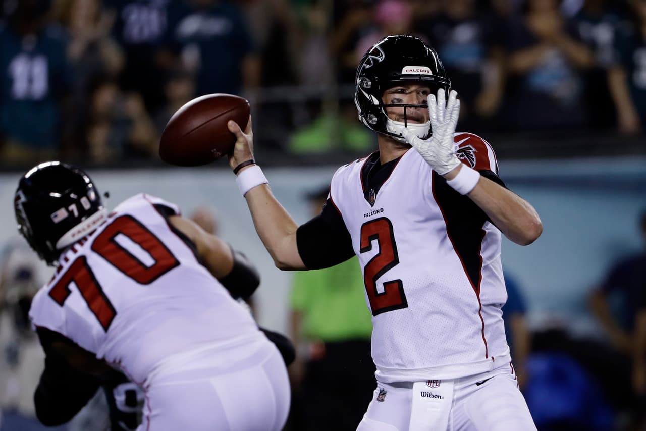 Luego de esa primera serie ofensiva ágil para los Halcones, a su quarterback Matt Ryan le costó trabajo vovler a entrar en ritmo.