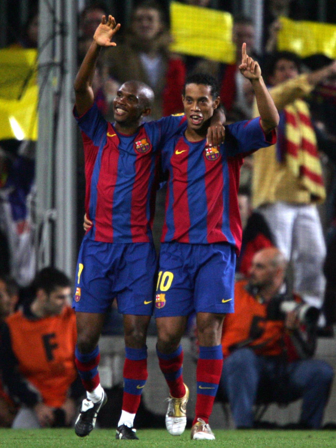 En la Ciudad Condal trabaría una gran amistad con Ronaldinho y entre ambos devolverían al Barça la grandeza perdida al inicio del nuevo milenio.