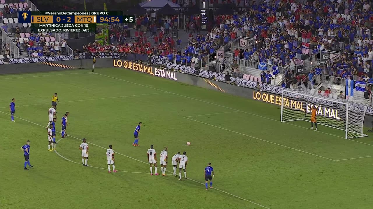 ¡GOL!  anota para El Salvador. Bryan Tamacas