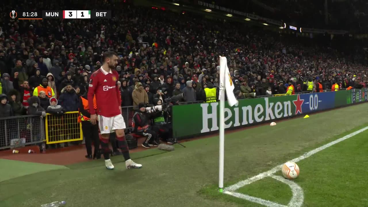 ¡GOL!  anota para Manchester United. Wout Weghorst