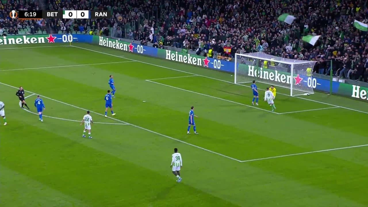 ¡TIRO ATAJADO! disparo por William Carvalho.