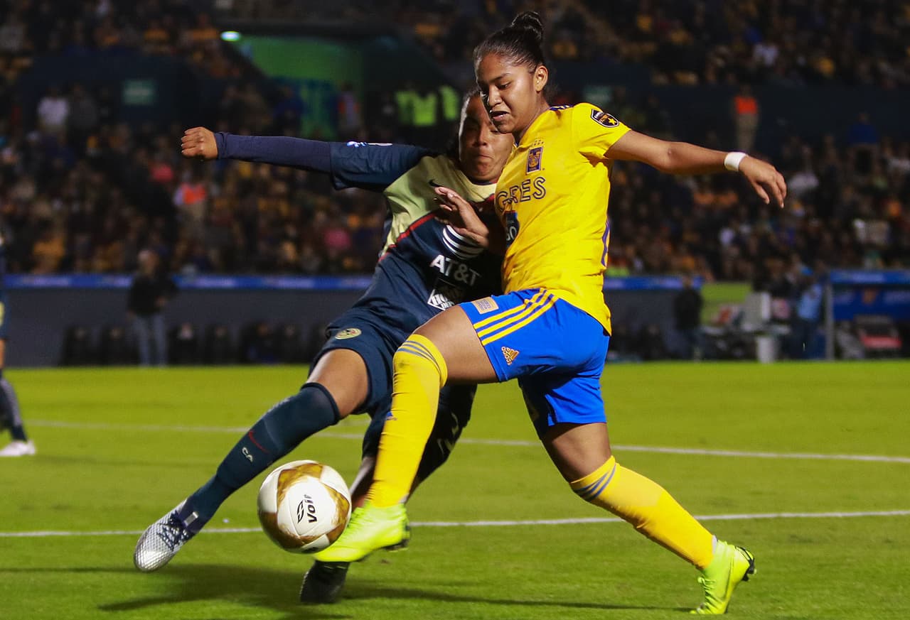 Con su experiencia, Belén Cruz luchó por el empate para Tigres en el segundo tiempo.