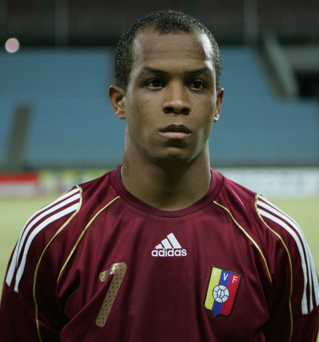 Yonathan Del Valle. Posición: Delantero. Equipo: Kasinpasa (Turquía). Edad: 26 años. Veces seleccionado: 10 participaciones. Descripción: Es un extremo veloz y con buen desborde. Debutó con el Atlético Maracaibo y se fue al Huracán argentino donde no pudo debutar. Pasó por el segundo equipo del Auxerre y jugó en la primera de Portugal con Río Ave. Tuvo un renacer con 6 goles este temporada en la segunda división de Turquía.