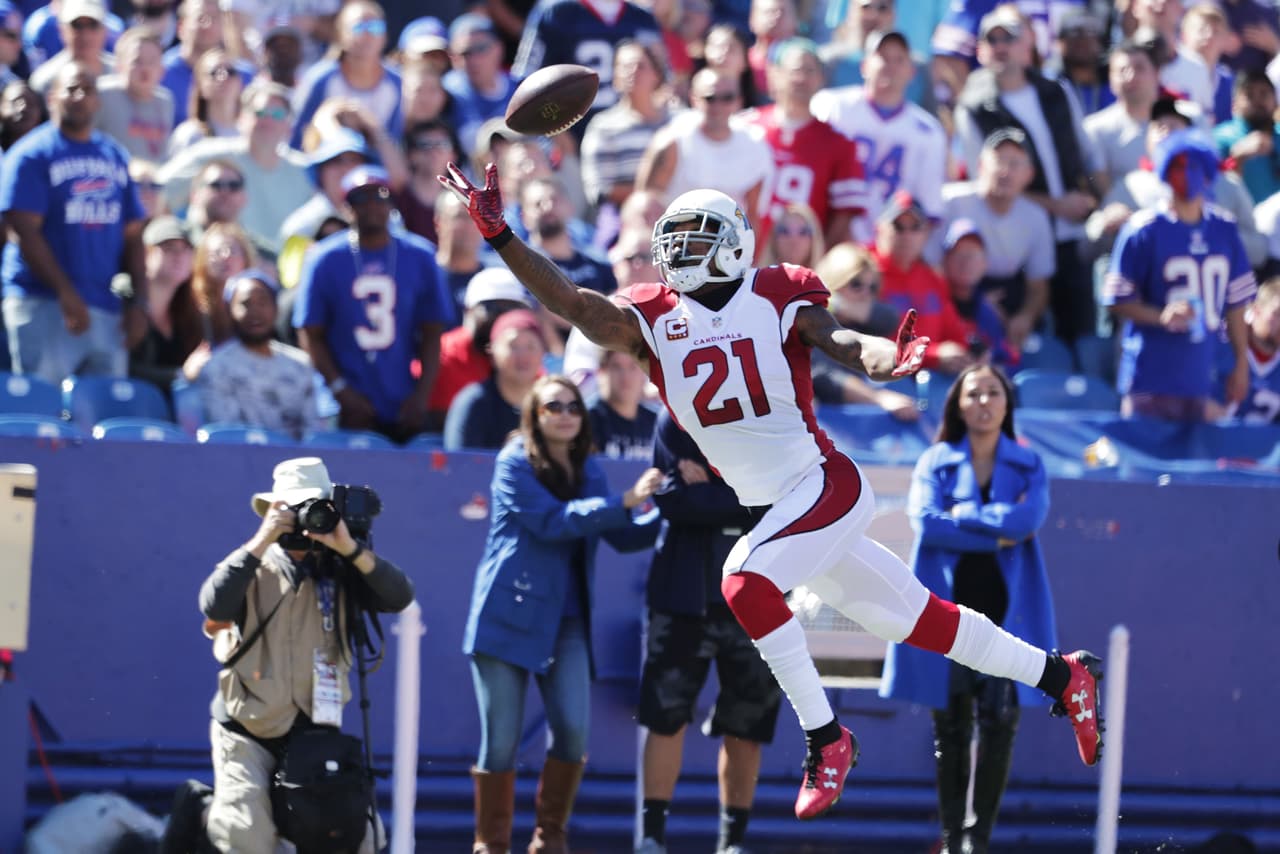 Una de las jugadas más espectaculares de la jornada la realizó Patrick Peterson de los cardinals al interceptar este pase de Tyrod Taylor, QB de los Bills.
