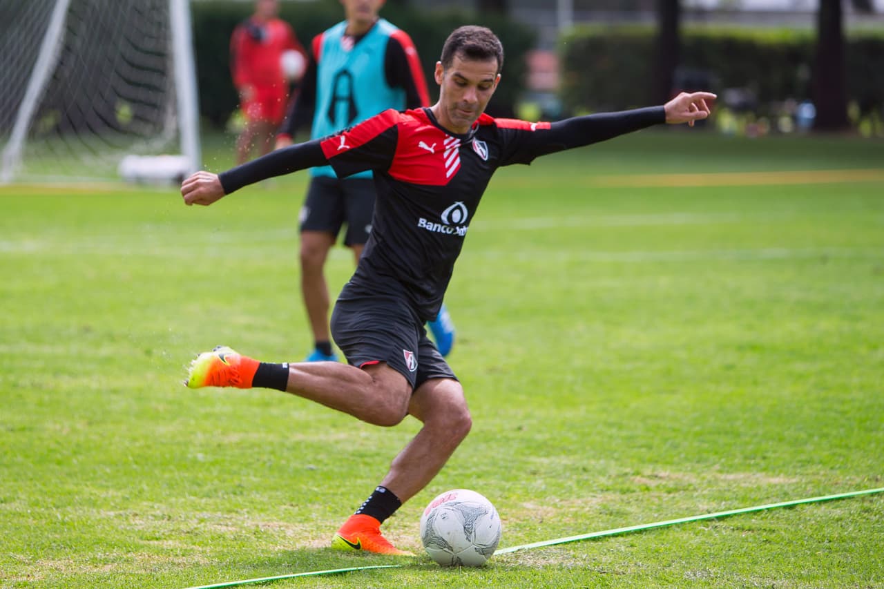 El eterno Rafael Márquez. Cada año se espera un declive en su nivel, pero siempre sorprende con su calidad. Esta temporada veremos si el capitán puede poner a Atlas en lo más alto en el año de su centenario.