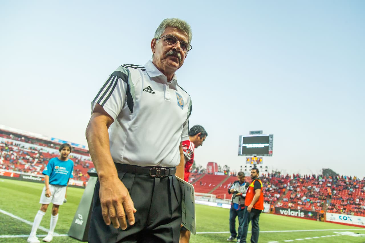 Ricardo Ferretti tendrá que poner a prueba toda su experiencia como entrenador para sacar adelante una seguidilla de partidos fundamentales para la selección mexicana.