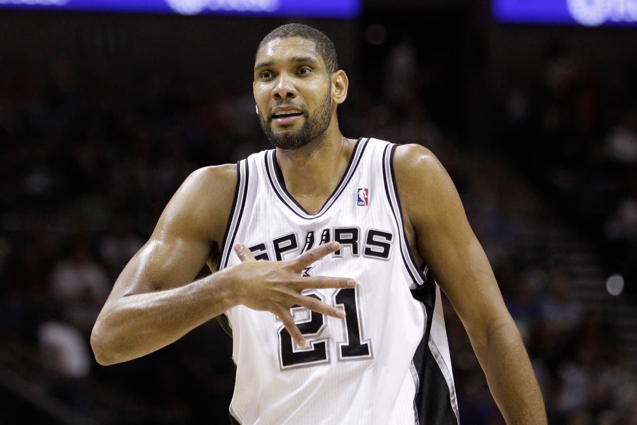 Tim Duncan | El campeón cinco ocasiones de la NBA jugó en México en 2010. Duncan y los San Antonio Spurs vencieron a Los Angeles Clippers 100-99 aquel 12 de octubre.