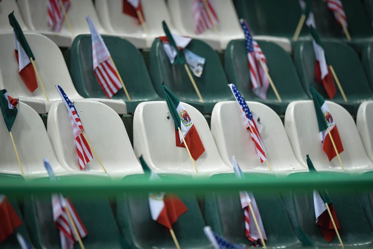 El jugador estadounidense tuvo una cálida bienvenida ante cuatro mil aficionados presentes en el Nou Camp. Allí aseguró que llega al equipo a jugar fútbol y a "ser campeón". Además de ratificar que "no cree en los muros" y que él empezó a jugar al fútbol con mexicanos, por lo tanto jugar en México "es un sueño".
