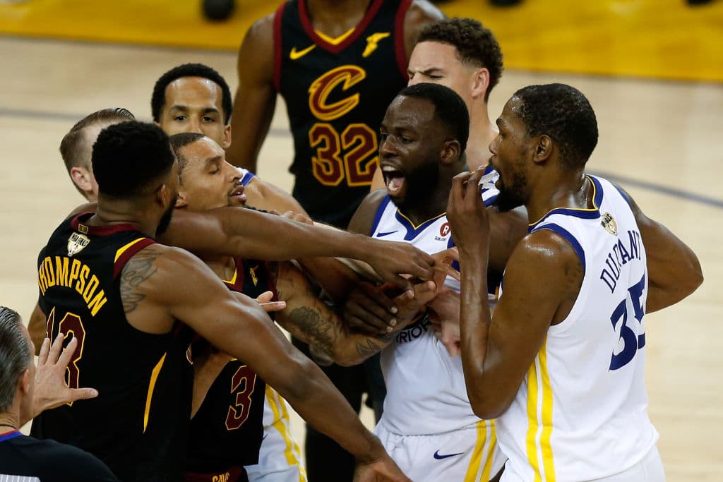 Luego de las peleas en las finales, Green se acercó a Thompson para pedirle disculpas, algo a lo que no respondió bien el de Cavaliers. Aún así, el de Warriors insistió.