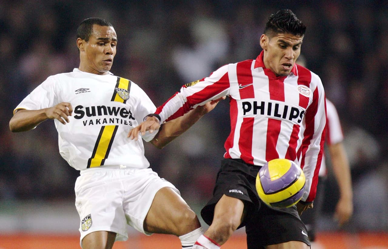 En 2006 Carlos Salcido dio el brinco al ‘viejo continente’ con el PSV Eindhoven luego de un gran Mundial con la selección mayor y buenas actuaciones con Chivas.