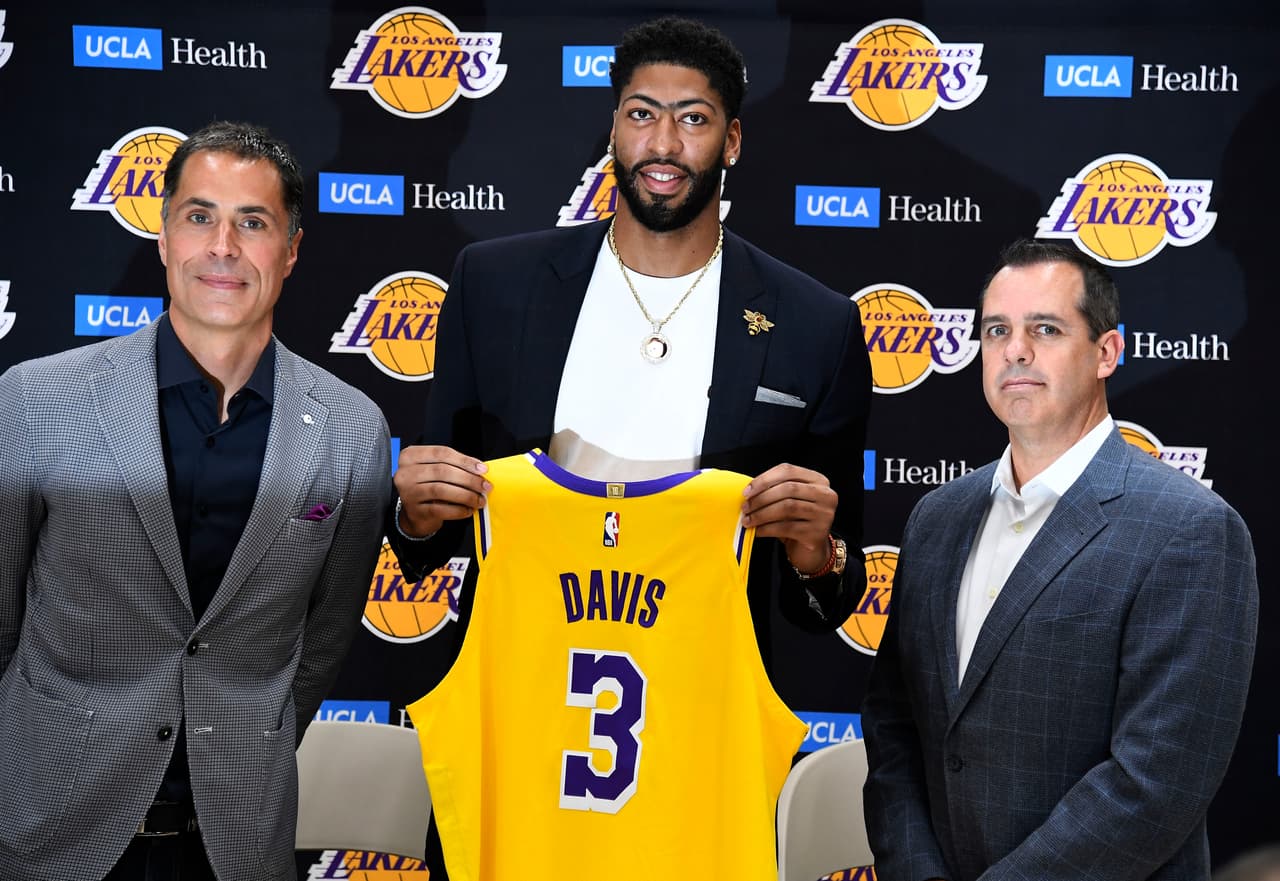 Anthony Davis apunta al anillo en su presentación con los Lakers